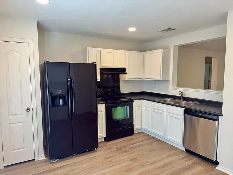 240 New Country Rd — Photo 3
