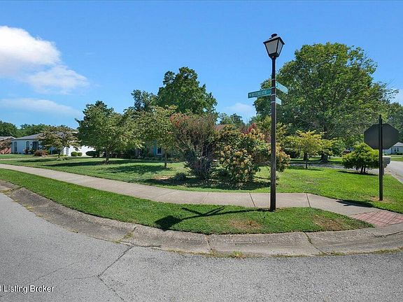 5th image of 413 Whiteheath Ln