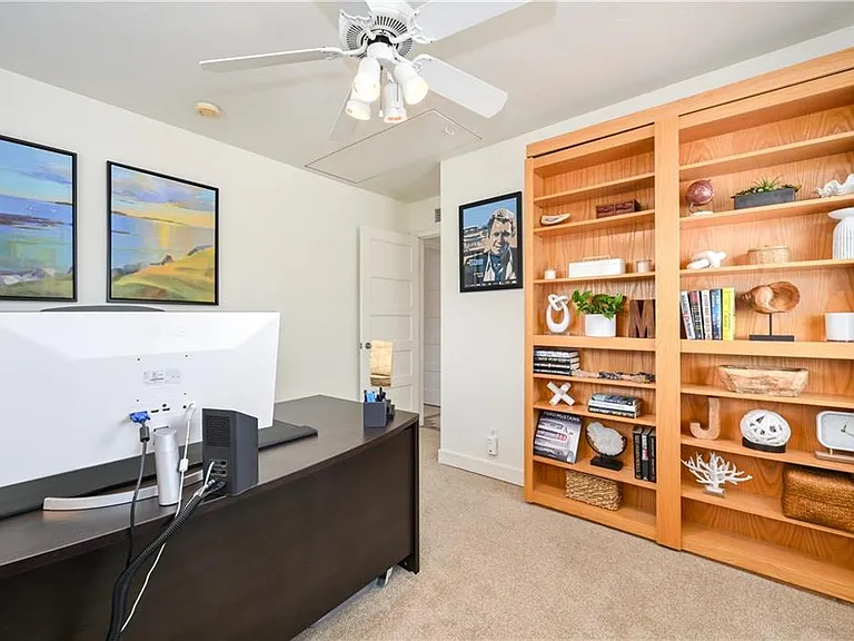 24472 Overlake Dr — Photo 32