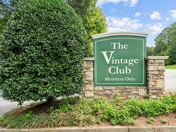 3rd image of 1552 Vintage Club Dr