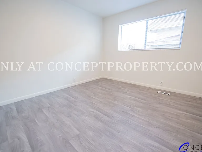 425 E 3rd Ave — Photo 60