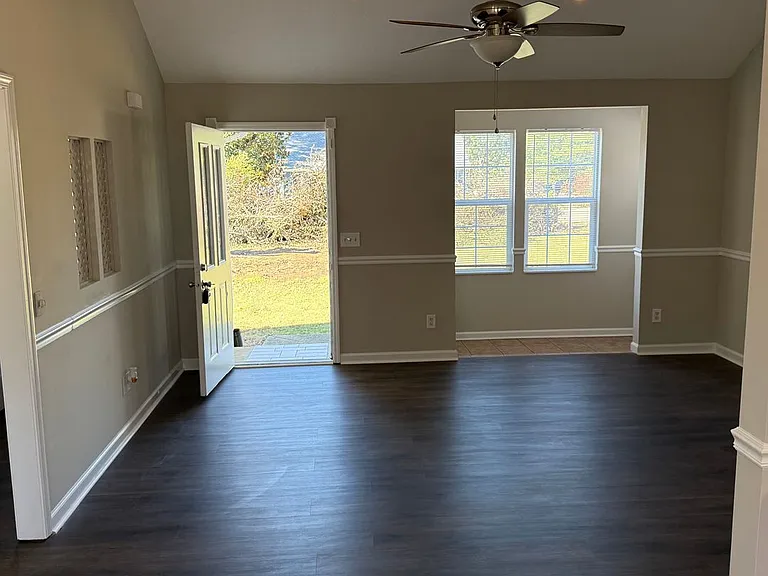 1551 Ridgemont Dr — Photo 11