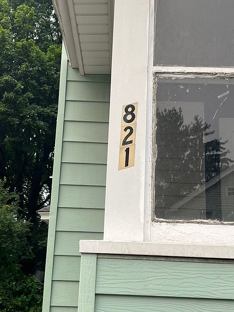 1st image of 821 Bay St