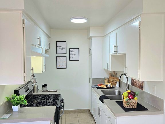 5th image of 3621 Emerald St #41