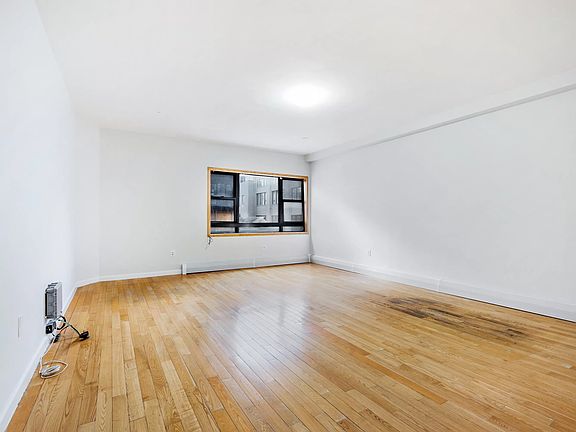 5th image of 739 Grand St Suite 1