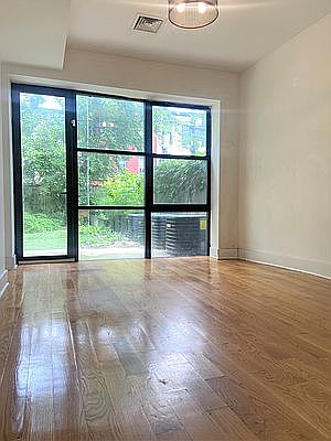4th image of 431 Bainbridge St APT 1