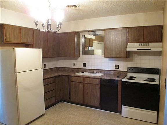 1612 E El Monte, Kitchen
