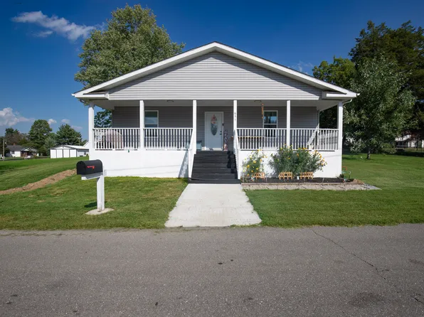 651 Union St, Hope, IN 47246