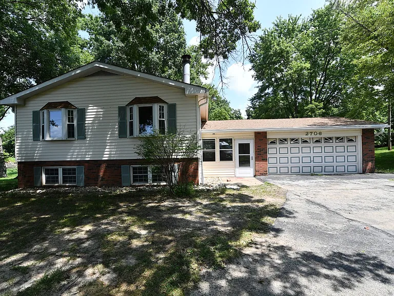 2706 Christy Ave — Photo 1