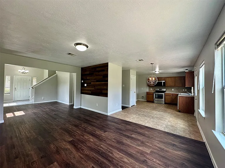 8607 Heather Bluff Ct — Photo 2