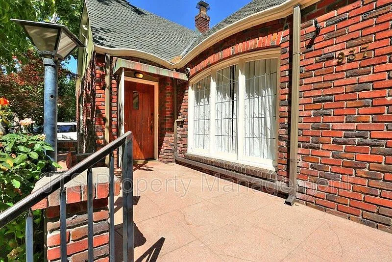 2 bed, 1.5 bath, 1486 sqft, $3,500 — Photo 4