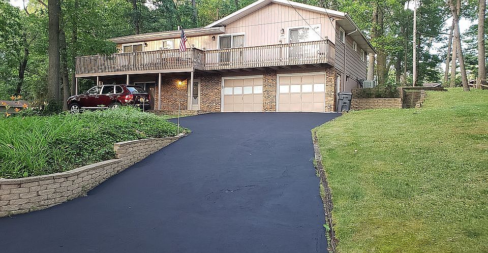 1st image of 34048 Hillside Dr
