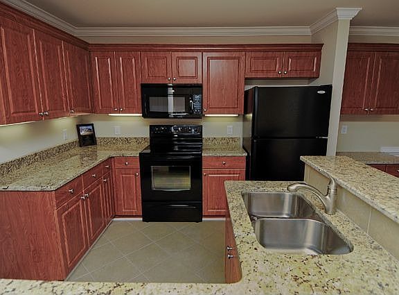 Kitchen w/Granite Countertops
