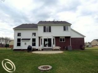 12859 Woodgrove Dr, South Lyon, MI