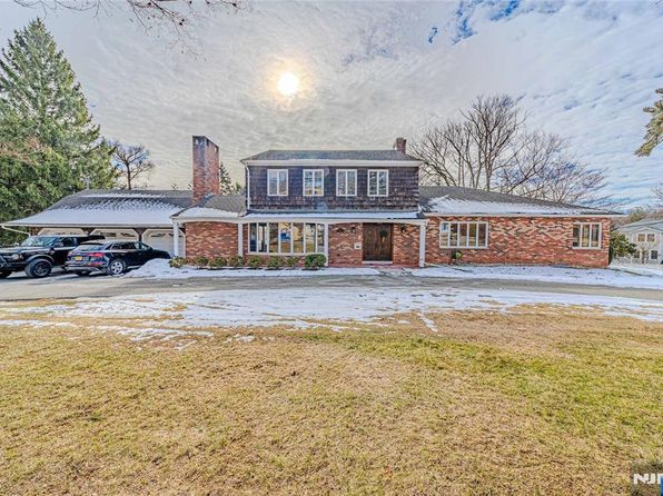63 Colony Ave, Park Ridge, NJ 07656