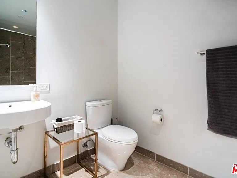 6250 Hollywood Blvd #6G — Photo 9