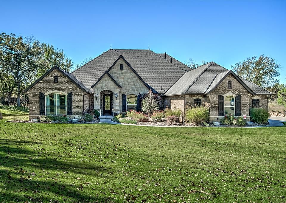 1st image of 10405 Valley Crossing Dr