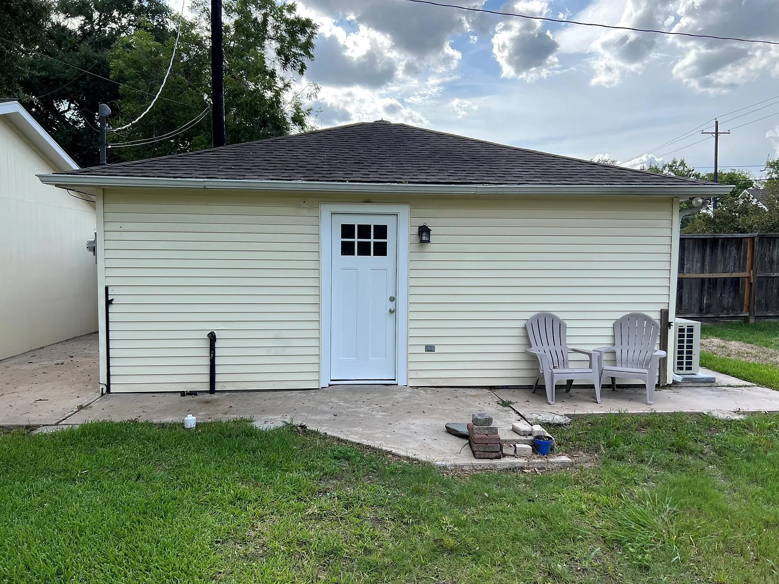 1437 Herkimer St — Photo 1