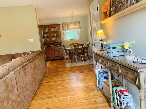 3rd image of 150 River Oak Dr