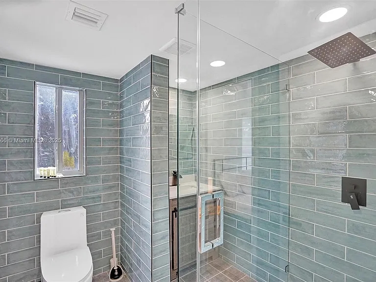 725 Harrison St — Photo 42