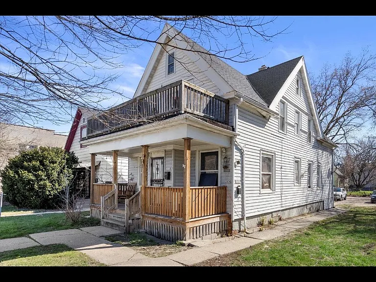 3834 N Port Washington Rd — Photo 11