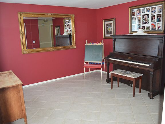 5th image of 309 E Belair Dr
