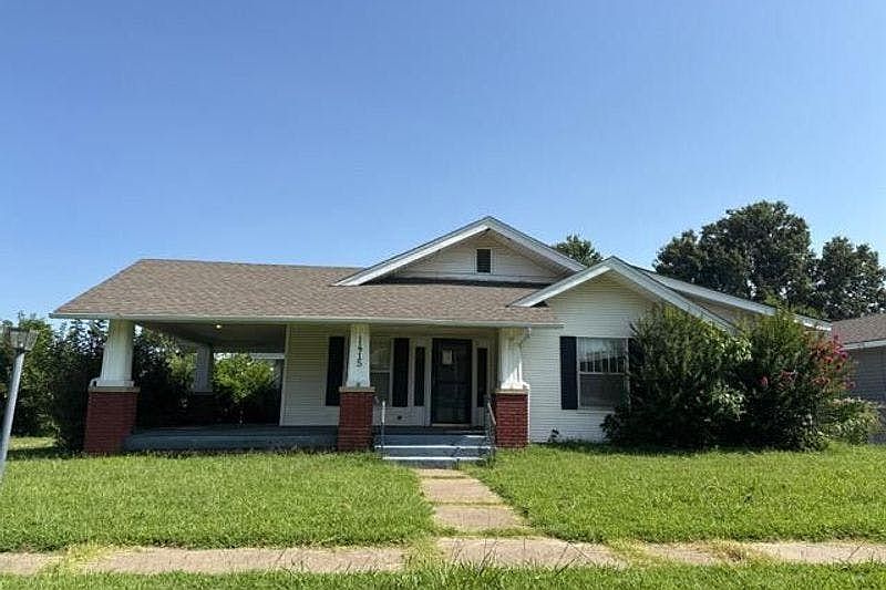 1st image of 1415 E Fairview Ave