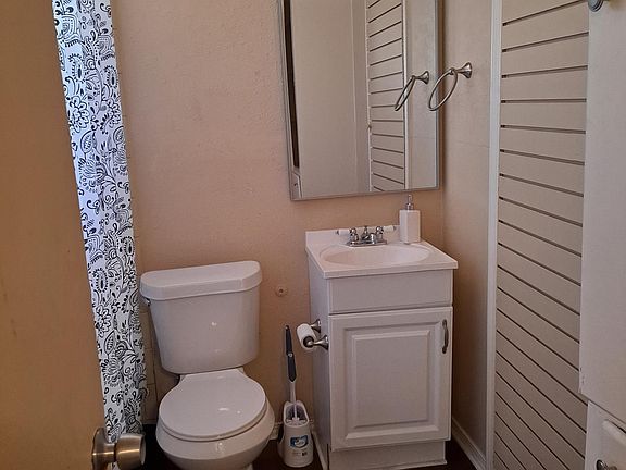 4th image of 802 W Sanford St #A