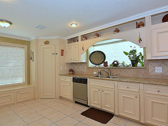 THE 2ND VIEW OF THIS FABULOUS CUSTOM KITCHEN. FEATURING CROWN MOLDING, RECESSED LIGHTING AND HUGE PA
