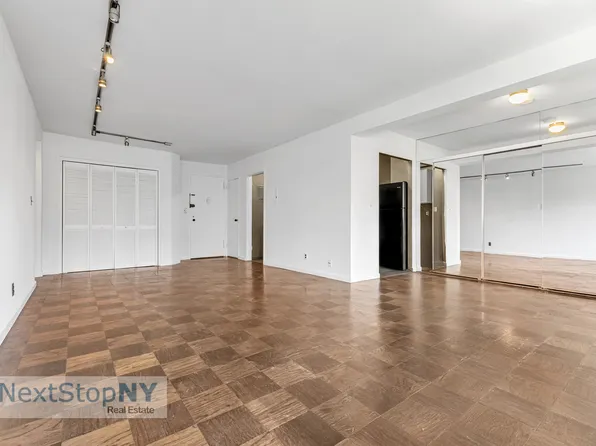 333 East 55th Street image 8 of 15