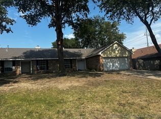 8721 E 60th St, Tulsa, OK 74145