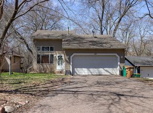 123 McGregor Ave N, Mahtomedi, MN 55115