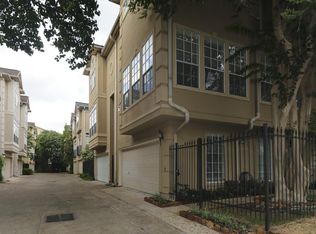 5302 Blossom St, Houston, TX 77007