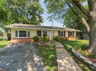 1015 S Ironwood Rd, Sterling, VA 20164