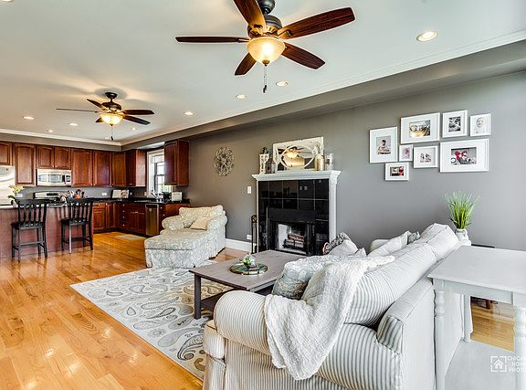 2nd image of 2029 W Belmont Ave Unit 3