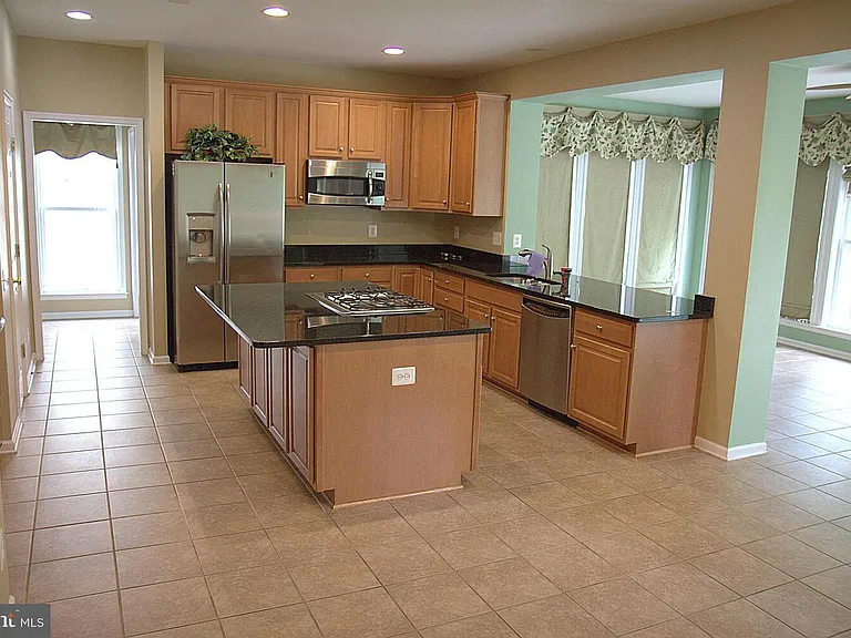 8828 Western Hemlock Way — Photo 2
