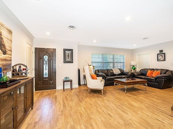 5th image of 2103 Oak Ave