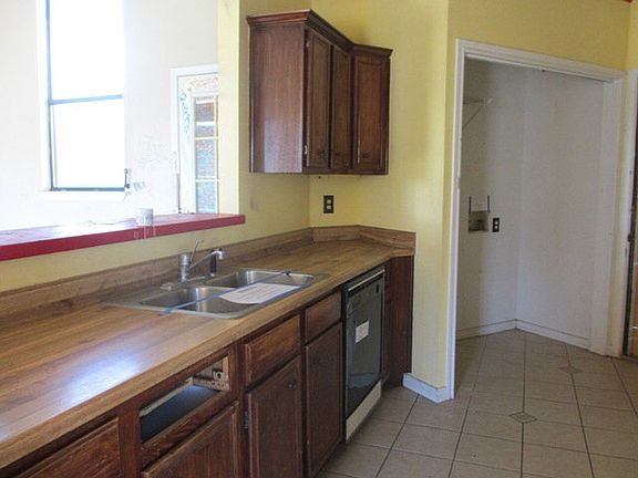 3rd image of 389 Meadow Ln