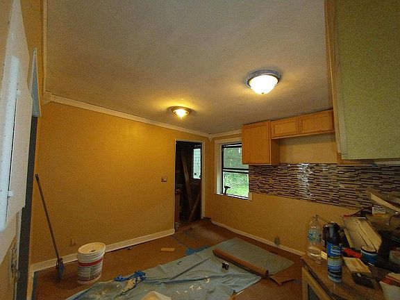 3rd image of 4123 Lockhart Dr N