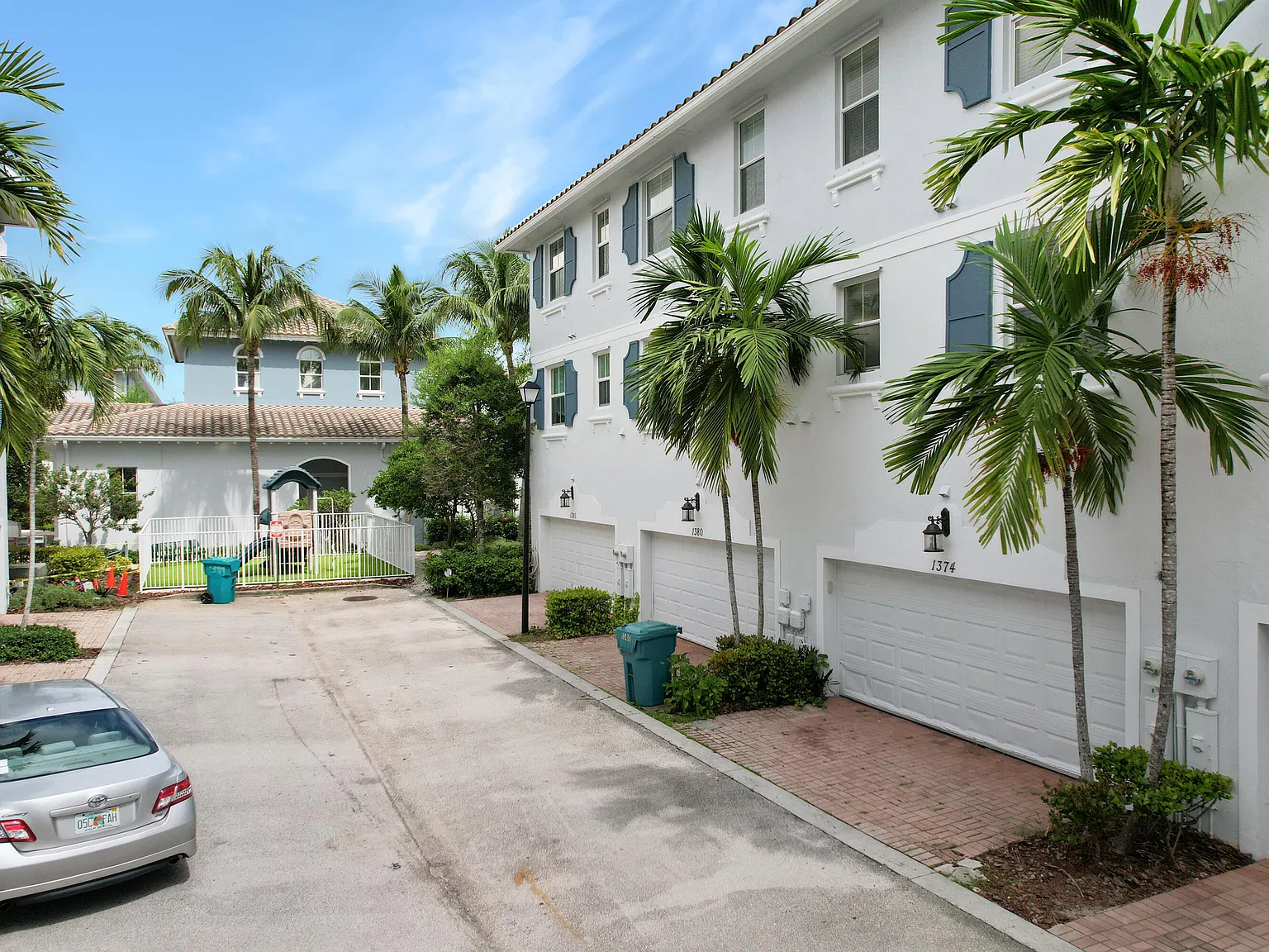 4 bed, 3.5 bath, 1880 sqft, $3,000 — Photo 2