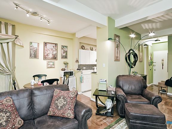 4th image of 3901 Independence Ave APT 1L