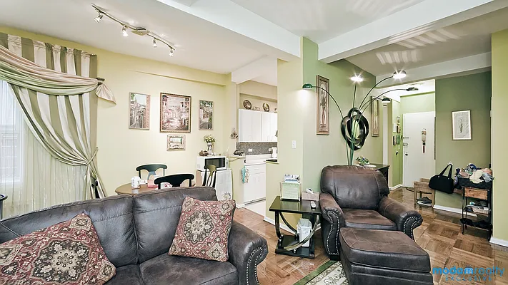 Sold by Moda Realty | media 2