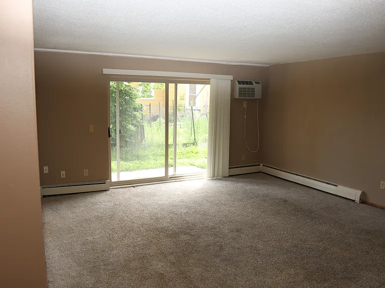 Pleasant Apartments — Photo 15