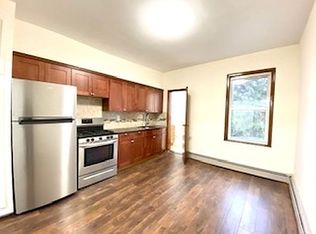 31-32 44th St #2F, Astoria, NY 11103