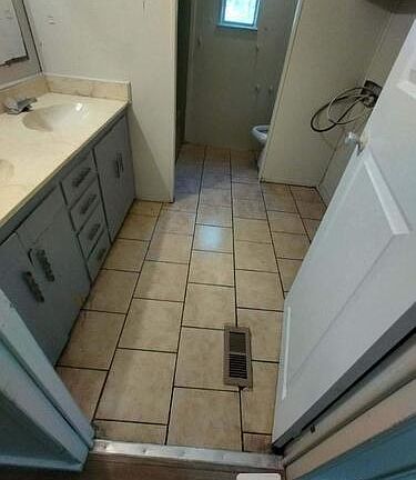 4th image of 735 Ottawa Way