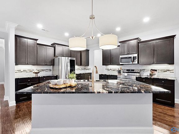 3rd image of 139 Shrewsberry Dr