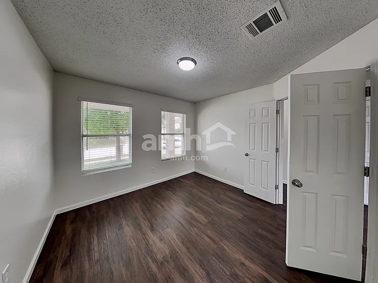 10413 Woodruff Ct — Photo 7