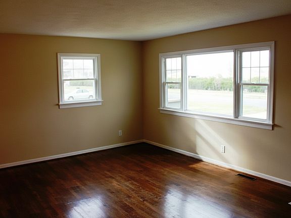 2nd image of 4915 Colwyck Dr