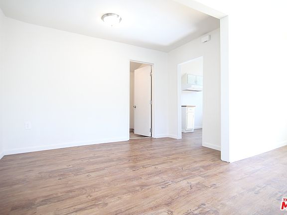 5th image of 614 N Hoover St #1/2