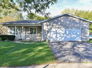 412 Amparo St, Elkhorn, WI 53121